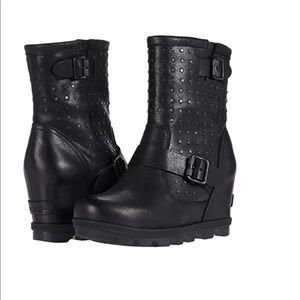NWT Sore Joan of Arctic Wedge II Boot Stud Leather